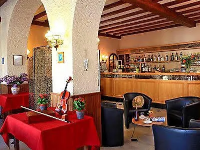Отель Du Cheval Blanc 3*