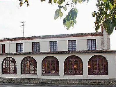 Ξενοδοχείο Du Cheval Blanc 3*